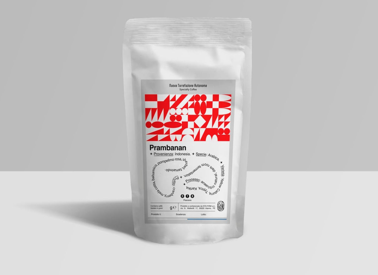 Indonesia| Prambanan| Specialty Coffee in grani 225g| SPECIE: Arabica| VARIETÀ: Yellow Caturra, Typica, Kartika| PROCESSO: Anaerobico Naturale, Fermentazione in Dark Room| PROFILO: Cranberry, Mela cotta, Balsamico, Pompelmo Rosa, Sherbet, Tamarindo