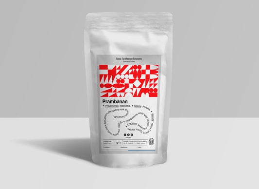 Indonesia| Prambanan| Specialty Coffee in grani 225g| SPECIE: Arabica| VARIETÀ: Yellow Caturra, Typica, Kartika| PROCESSO: Anaerobico Naturale, Fermentazione in Dark Room| PROFILO: Cranberry, Mela cotta, Balsamico, Pompelmo Rosa, Sherbet, Tamarindo